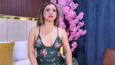 Mia online show from July 31, 12:39 pm