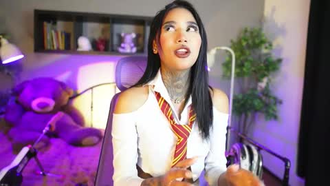 Snapshot of anaya_olyx chatting on October 17, 7:11 am anaya_olyx online show from October 17, 7:11 am