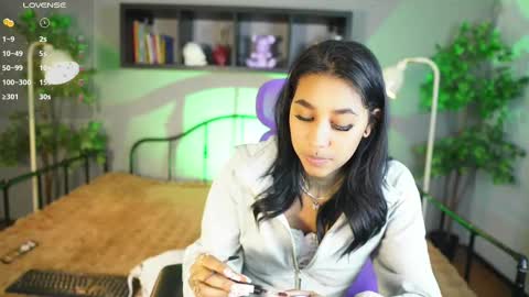 Snapshot of anaya_olyx chatting on October 16, 7:00 am anaya_olyx online show from October 16, 7:00 am