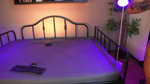 Snapshot of anaya_olyx chatting on September 16, 7:27 am anaya_olyx online show from September 16, 7:27 am