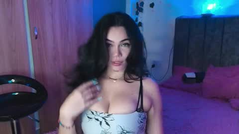 Andra de la Rosse online show from May 7, 3:33 am