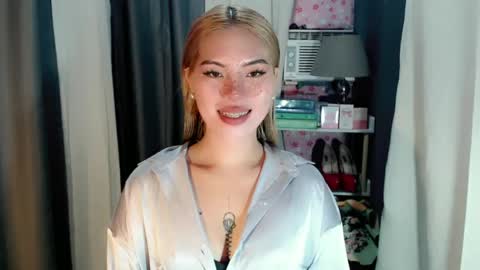 andrea06121998 online show from June 19, 5:27 pm
