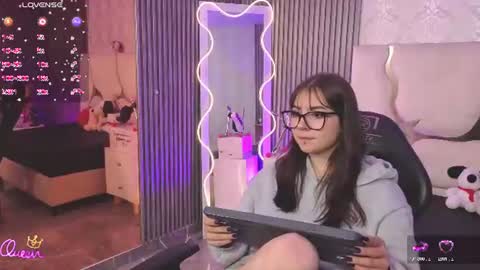 andrea_tay1 online show from August 4, 7:42 pm
