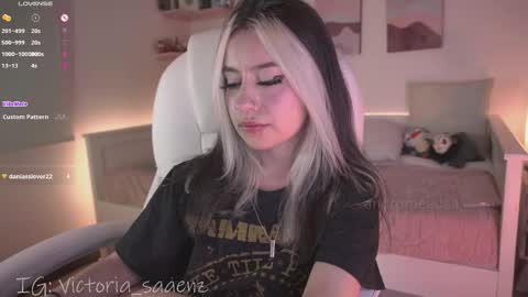 Victoria Senz  online show from October 27, 9:31 pm