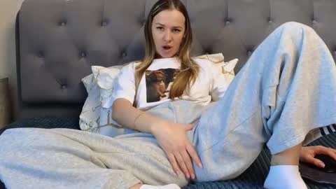 ange1ok online show from February 3, 9:14 am