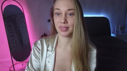 angel  blonde  online show from October 12, 8:11 pm