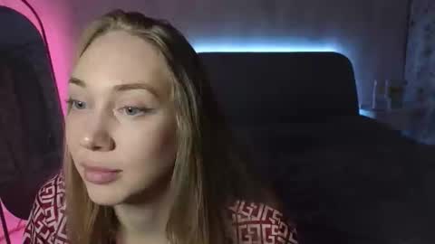 angel  blonde  online show from October 13, 8:22 pm