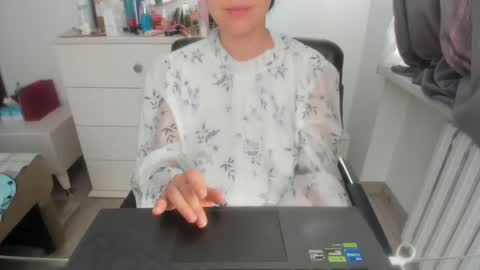 angel_lee__ online show from February 9, 5:19 am