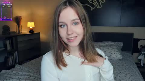 Snapshot of angel_to_burn chatting on October 9, 7:23 am SofiaSofi online show from October 9, 7:23 am