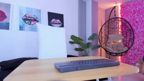 Snapshot of angela_donnato chatting on October 12, 3:42 am A N G E LA. online show from October 12, 3:42 am