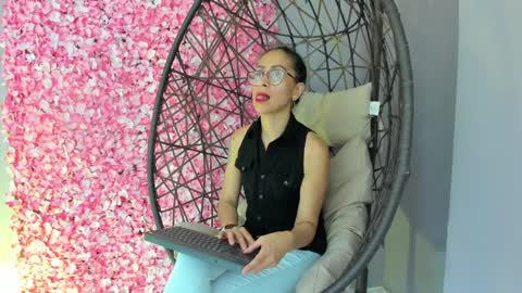 Snapshot of angela_donnato chatting on December 29, 3:44 am A N G E LA. online show from December 29, 3:44 am