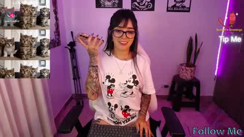 Snapshot of angela_lauren chatting on January 7, 12:03 am Angela online show from January 7, 12:03 am