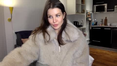 Angela online show from November 22, 7:05 pm