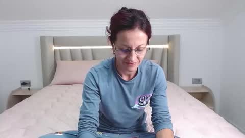 Snapshot of angelcat001 chatting on October 18, 6:31 pm angelcat001 online show from October 18, 6:31 pm
