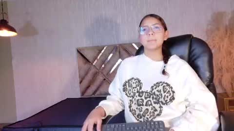angel online show from June 30, 12:26 pm