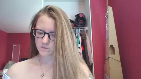 AngelicAngel online show from April 29, 6:35 pm