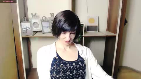 Snapshot of angelinalov_ chatting on October 15, 7:11 am Angelina online show from October 15, 7:11 am
