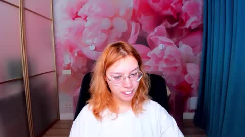 AngelinaLow online show from December 21, 6:28 am