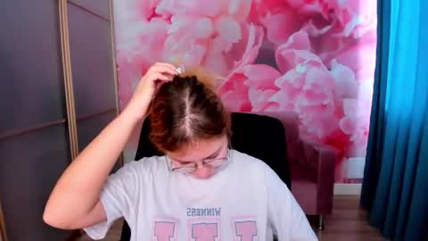 AngelinaLow online show from February 22, 6:25 am