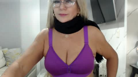 angelinna_12 online show from July 25, 10:22 am