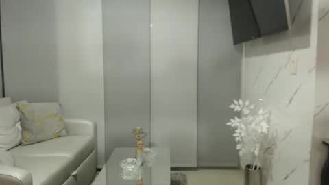 angelinna_12 online show from January 19, 7:59 am