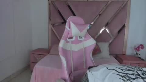 angell_petite01 online show from June 2, 10:44 pm