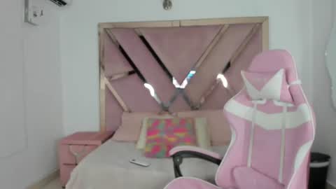 angell_petite01 online show from June 13, 9:12 pm