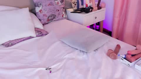 Angela online show from November 1, 5:06 pm