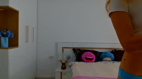 Snapshot of angelsquirting chatting on February 23, 10:43 am Alesia online show from February 23, 10:43 am