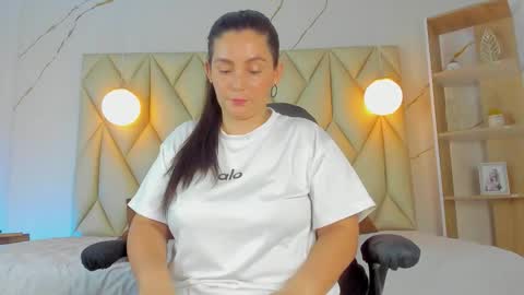 ANGIE online show from November 11, 2:47 pm