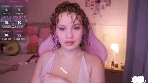Snapshot of angelytaxx chatting on February 11, 7:02 am Angel online show from February 11, 7:02 am
