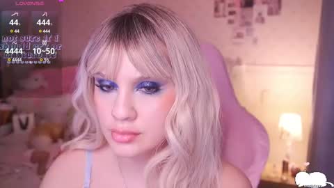 Snapshot of angelytaxx chatting on February 28, 8:09 am Angel online show from February 28, 8:09 am
