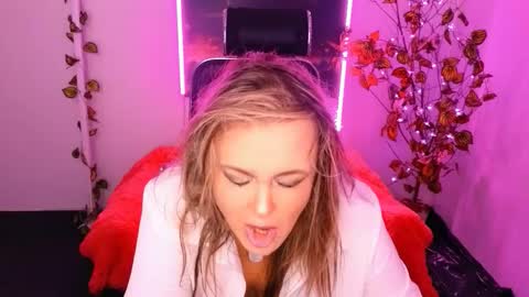 Snapshot of anielafox chatting on October 25, 7:38 am Aniela online show from October 25, 7:38 am