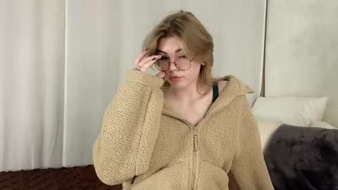 AnishaVivo online show from January 11, 12:10 pm