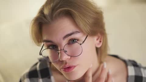 AnishaVivo online show from December 3, 11:56 am