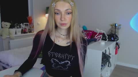 Snapshot of anita_moon_ chatting on October 28, 5:41 pm anita_moon_ online show from October 28, 5:41 pm