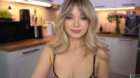 Im Anita thumb up me please its important online show from March 15, 7:27 pm