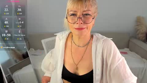 ann_annise online show from July 14, 10:21 am