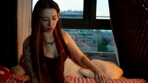Lunawith tattoo and Medina online show from May 6, 5:39 pm
