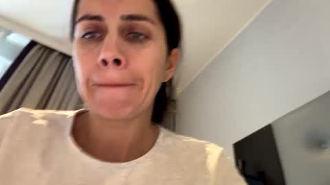 Anna online show from November 9, 7:59 am