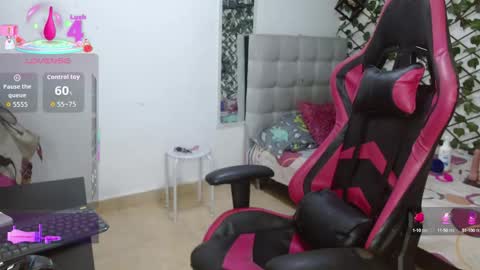 Snapshot of anna_lus1 chatting on October 13, 4:04 am lus online show from October 13, 4:04 am