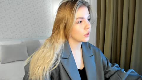 Anna online show from December 10, 1:11 am