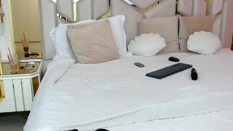 annabellewest online show from June 22, 3:25 am