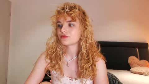 annaevv online show from July 7, 2:47 am