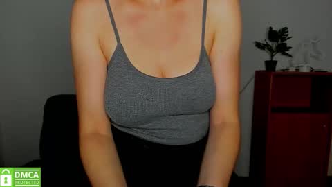 Snapshot of annakillian_kiss chatting on September 23, 5:27 am Anna online show from September 23, 5:27 am