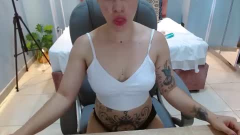 anne_blake online show from July 22, 2:56 am