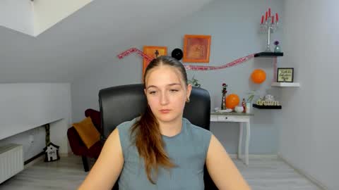 annewilsonn online show from October 30, 1:23 pm