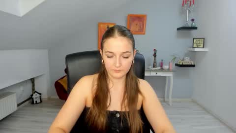 annewilsonn online show from November 13, 2:27 pm