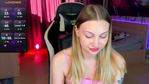 Snapshot of annie69kiss chatting on September 13, 8:44 am Annie online show from September 13, 8:44 am