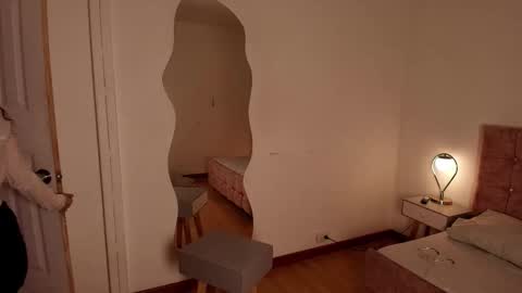 Annie Bonnie   online show from March 11, 12:20 pm